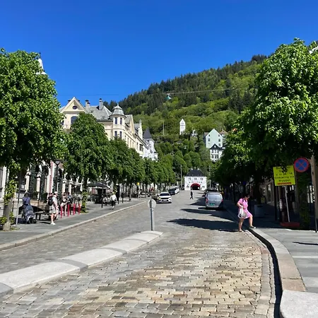 Harbor Hideaway - Apt4 *