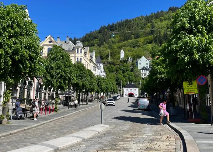 Harbor Hideaway - Apt4 *